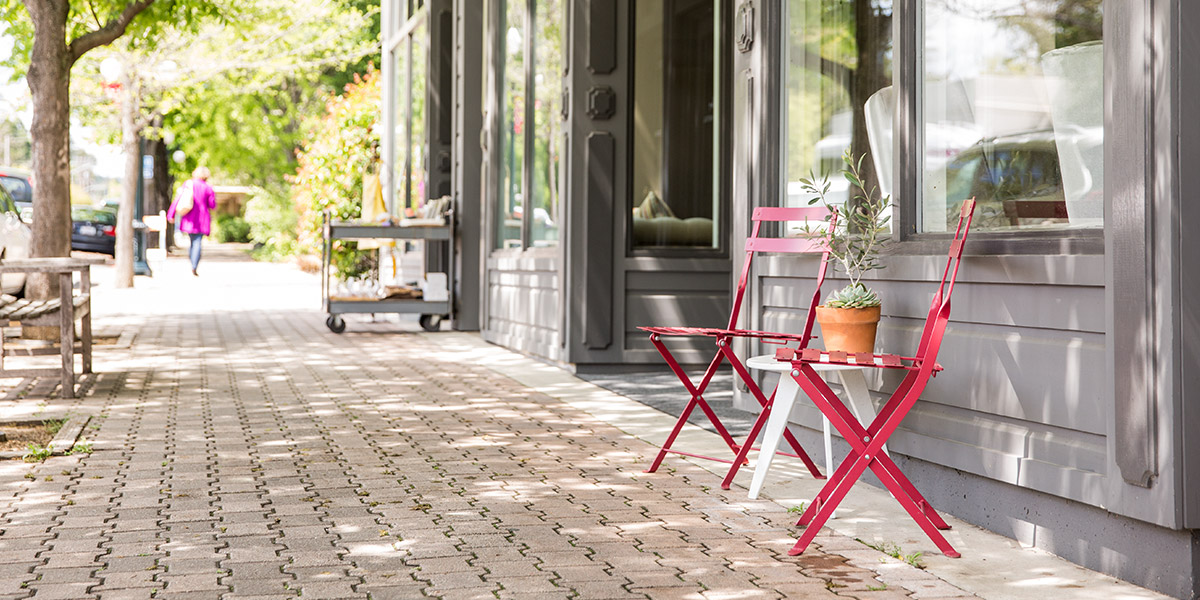 photo of Wydown Hotel front entrance, sidewalk view